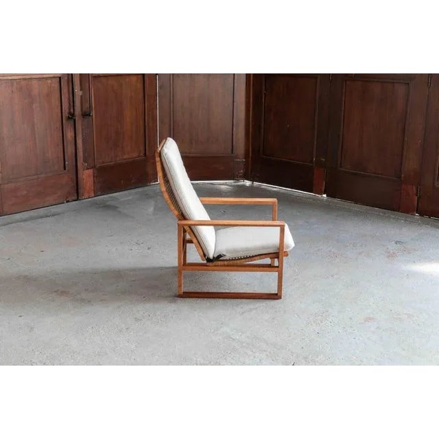This sled chair ‘model 2254’ was designed by Borge Mogensen and produced by Fredericia in Denmark in the 1950’s. The...