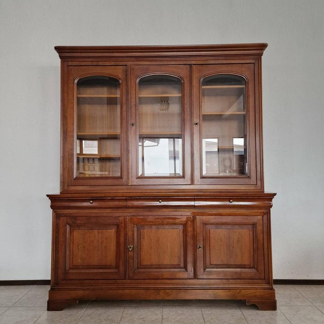 Showcase cabinet - a bookcase with a classic antique style, made entirely by hand from solid mahogany. The cabinet is in...