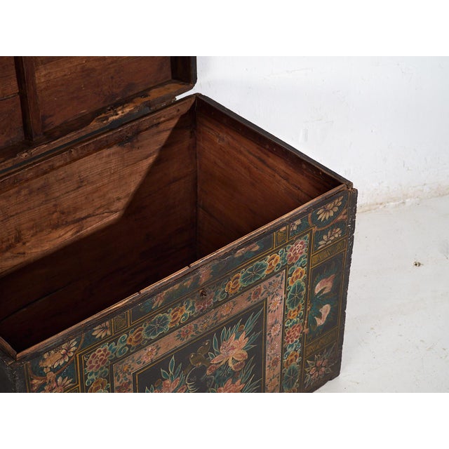 Antique Trunk with a Illustrated Magpies, China, 1900s For Sale - Image 4 of 9