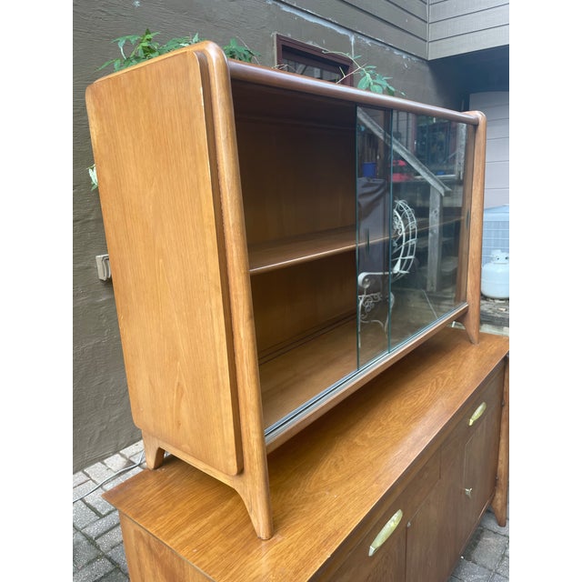 Sienna 1950s Mid Century Modern Drexel Projection Buffet Display Cabinet For Sale - Image 8 of 12