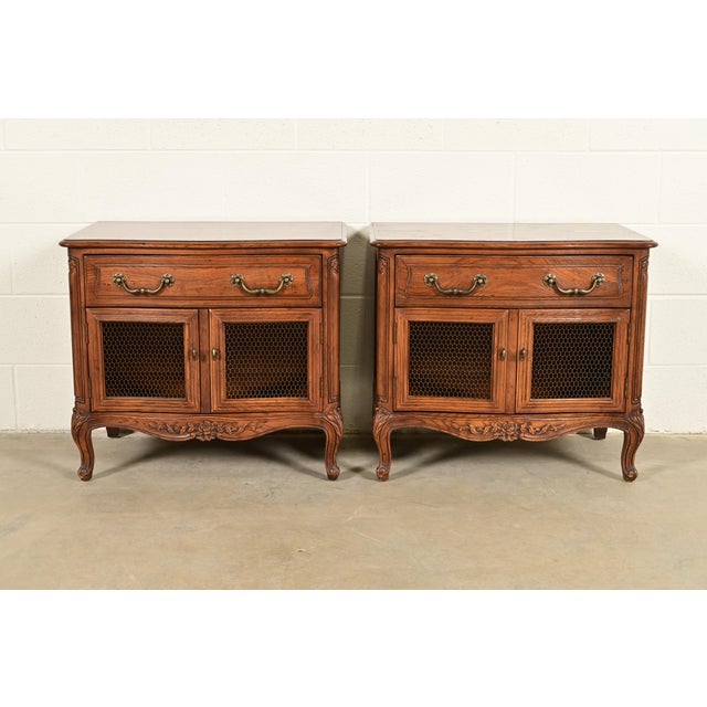 Henredon French Provincial Louis XV Carved Oak Nightstands, Pair For Sale - Image 14 of 14