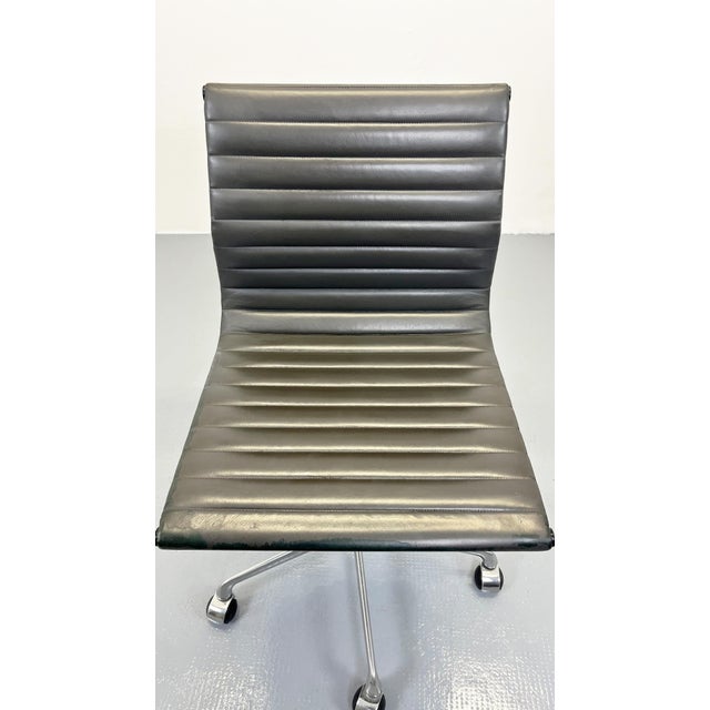EA117 Office Chair by Charles & Ray Eames for Herman Miller, 1980s For Sale - Image 10 of 11