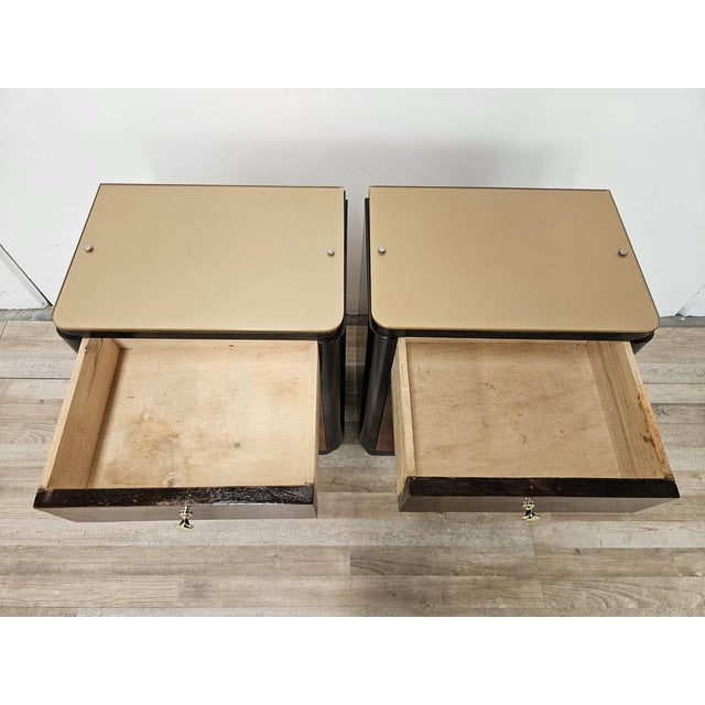 Wood Art Deco Bedside Tables in Walnut Burl with Pink Glass Tops, 1940, Set of 2 For Sale - Image 7 of 16