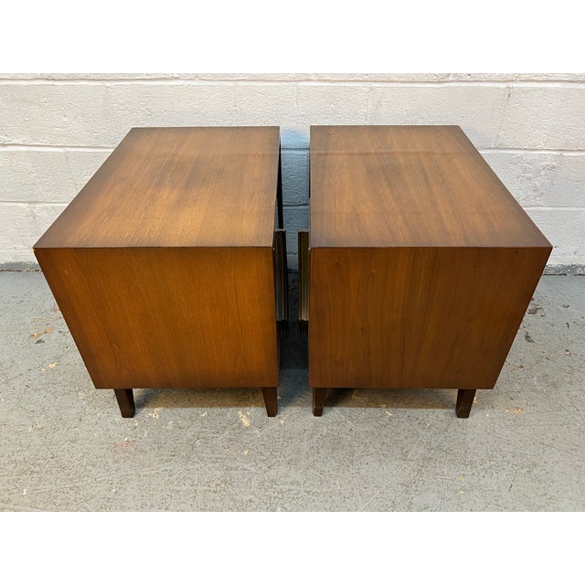 Pair of Vintage Sculpted Walnut Nightstands by Young Mfg., Attributed For Sale - Image 10 of 16
