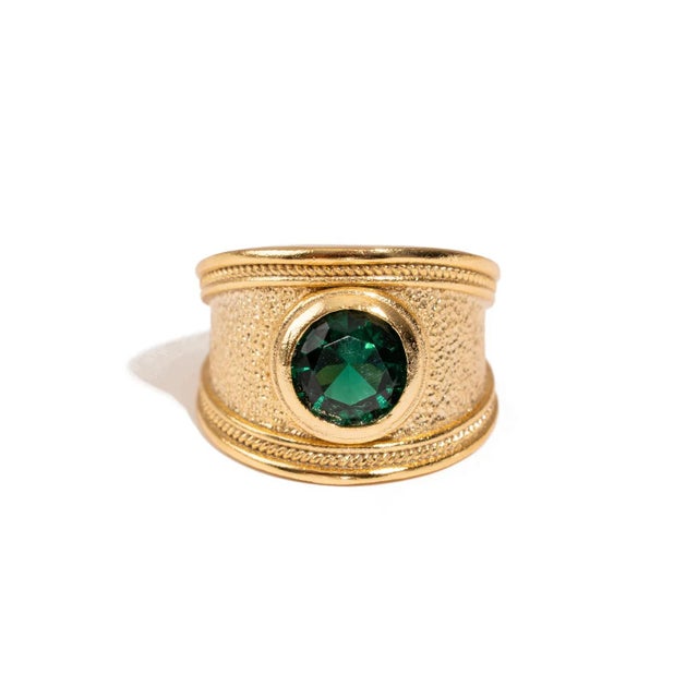 Majestic Emerald Gold Statement Ring, Size 8 For Sale - Image 10 of 10