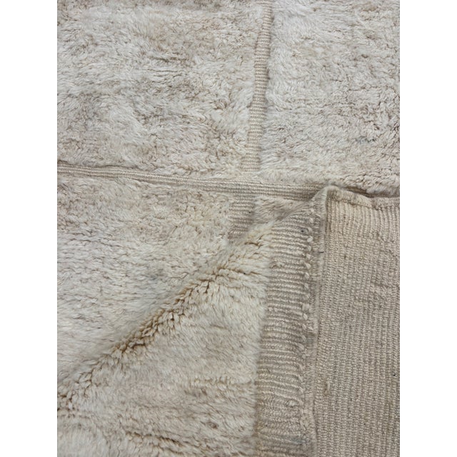 2020s Moroccan Beni M’rirt Wool Rug – Hand Knotted Berber Carpet, Large Ivory Luxury Area Rug For Sale - Image 5 of 15