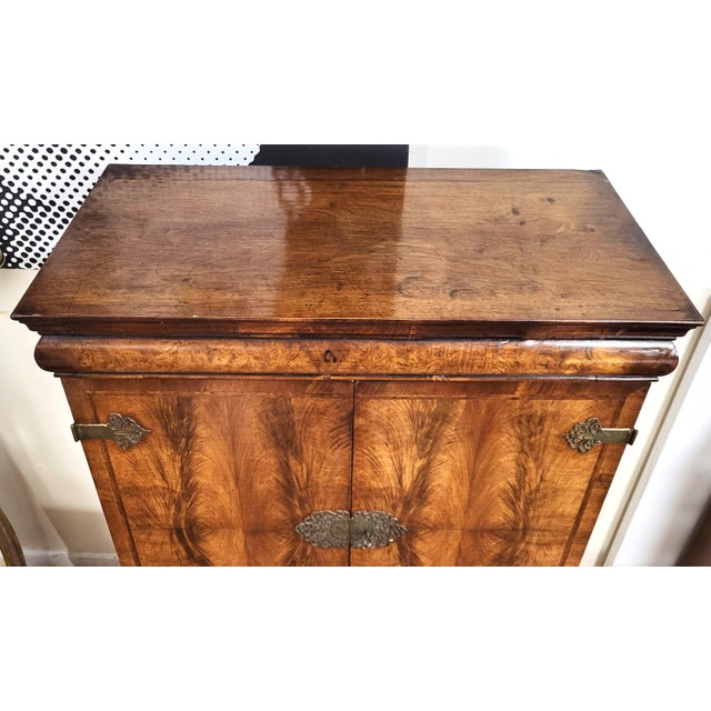 Antique English Queen Anne Walnut Cabinet on Stand Mirrored Cocktail Bar Chest For Sale - Image 12 of 18