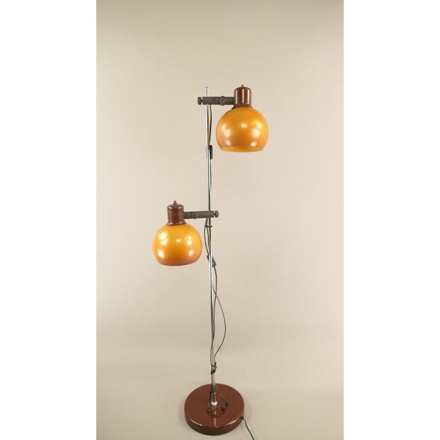 The shades can be moved laterally and vertically. Each screen can be switched on and off individually. The wiring has been...