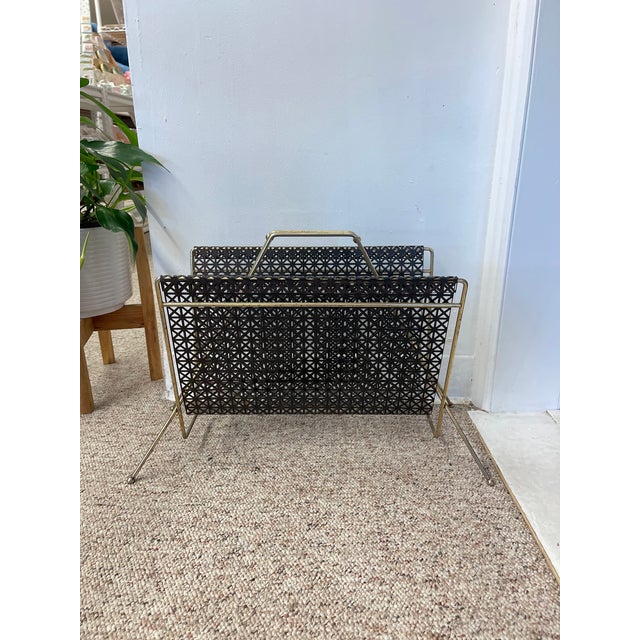 Mid-Century Modern Brass Toned and Black Enamel Metal Magazine Rack With Atomic Geometric Mesh Design. For Sale - Image 4 of 7
