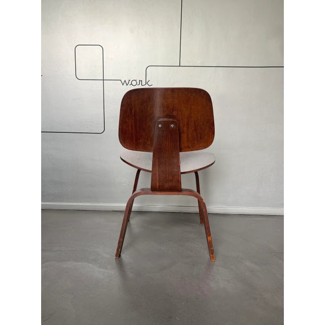 DCW Dining Chair in Wood by Charles & Ray Eames, 1945 For Sale - Image 4 of 18