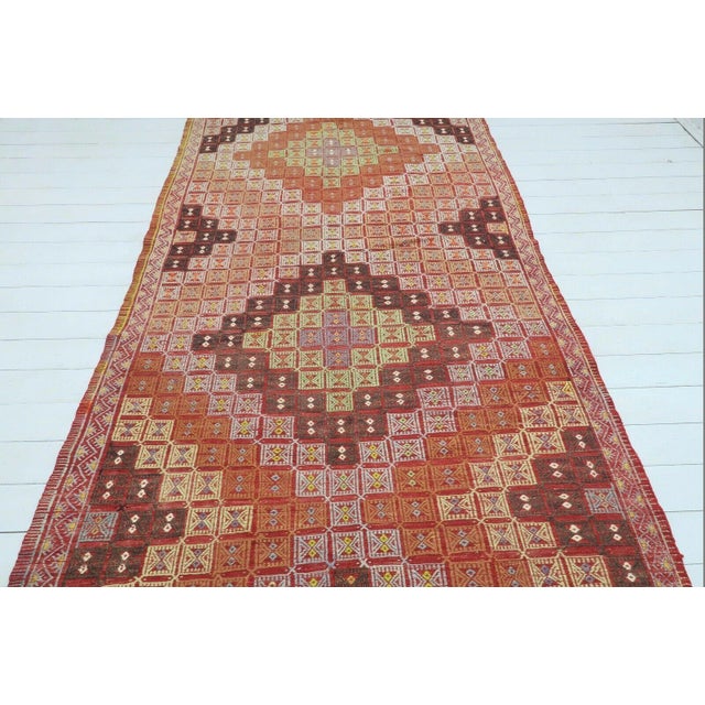 Mid-Century Modern 1960s Salmon Coloured Oushak Kilim Rug - 60"x126" For Sale - Image 3 of 13