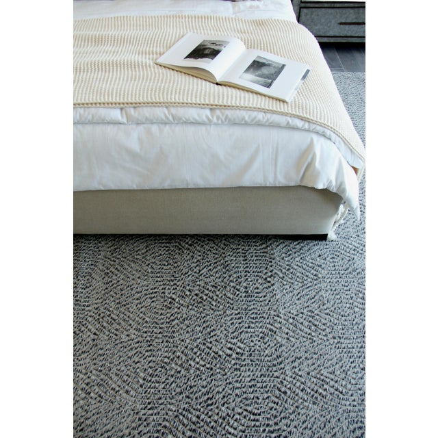 Sanz Flatweave Wool Silver Rug - 10'x14' For Sale - Image 10 of 11