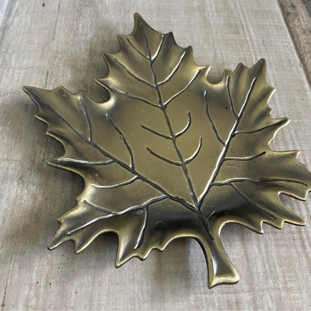 Mid-Century Modern Gold Brass‎ Fall Maple Leaf Tray Jewelry Dish Decor For Sale - Image 3 of 6