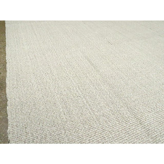 Mid 20th Century Galerie Shabab Collection Mid-20th Century Handmade Turkish Flat-Weave Kilim Room Size Carpet For Sale - Image 5 of 10