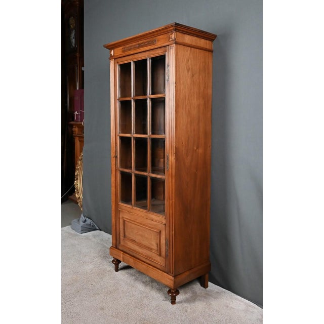 Early 20th Century Louis XVI Style Walnut Display Cabinet For Sale - Image 6 of 18