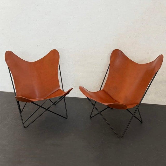 This pair of iconic wrought iron frame BKF-Butterfly lounge chairs by Jorge Ferrari-Hardoy for Knoll is simple yet elegant...