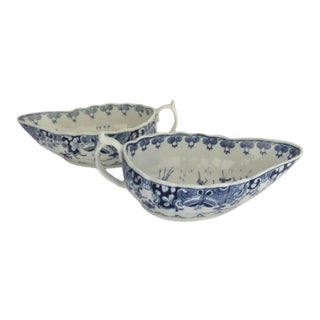 English Worcester Blue and White Sauce Boats c 1775 Donut Tree Pattern - A Pair For Sale