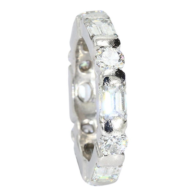 Platinum Ring With Emerald Cut & Round Cut Diamonds - Size 5.75 For Sale