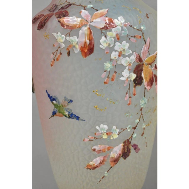 Early 20th Century Antique English Victorian Rainbow Glass Hand Painted Birds Table Lamp - A Pair For Sale - Image 12 of 12