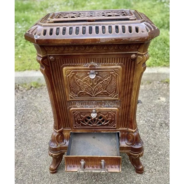 1930s Large Antique Enameled Cast Iron Frying Pan, 1930s For Sale - Image 5 of 8