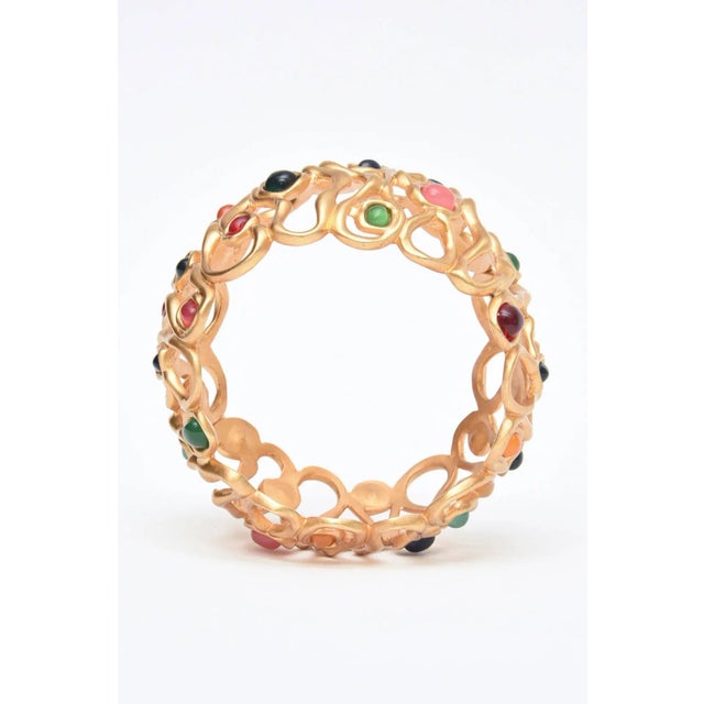 Mid 20th Century Jewel Tone Stone Cuff Bracelet With Gold Plate For Sale In Miami - Image 6 of 7