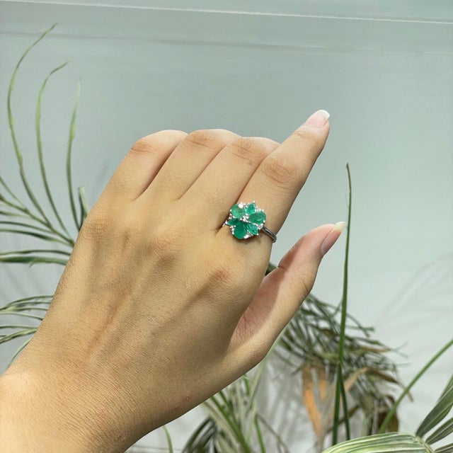 3.05 Ct Natural Zambian Emerald & Diamond Floral Ring, Size 7 For Sale - Image 6 of 15
