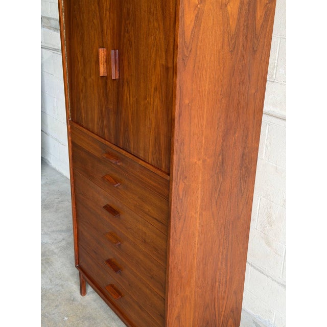 Mid 20th Century In Style of Richard Artschwager Walnut Gentleman’s Chest Mid Century Modern Tall Dresser Cabinet For Sale - Image 9 of 10