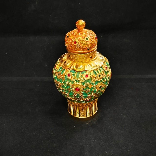 Gold Ornate Gilt Ginger Jar, Green Enamel & Jewel Inlay Lidded Vessel, Chinoiserie Tabletop Decor For Sale - Image 8 of 9