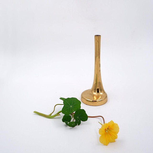 Sculptural decoration - Mid-Century Measures : Ø 8,5cm H:20,5cm Material : Bronze Sculptural asymmetrical Brutalist vase...