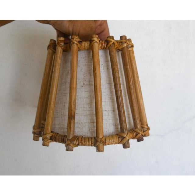 Mid-Century Modern Pencil Reed Rattan Wall Sconce Lamp For Sale - Image 3 of 9