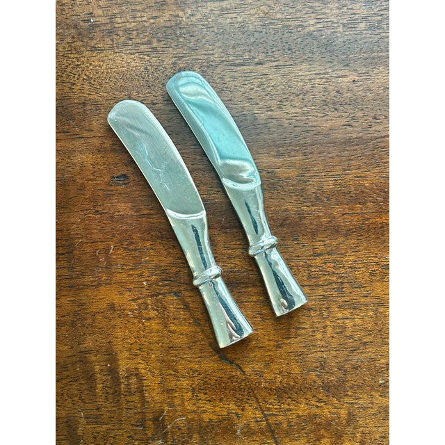 These spreader knives were produced in France by Christofle and are part of the “Babylone” collection. This pattern was...