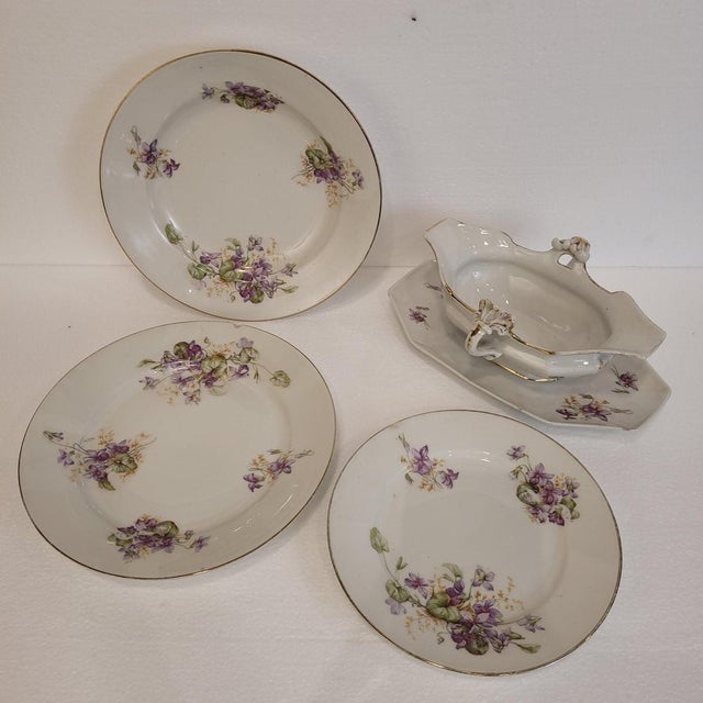 Art Nouveau Violets Dinner Service by Albert Pillivuyt for Foëcy Limoges, 1920s, Set of 82 For Sale - Image 18 of 18