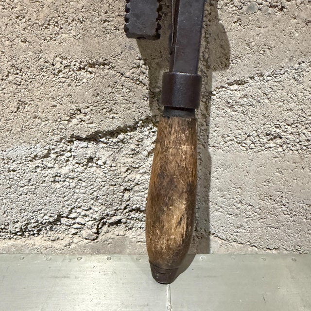 Vintage Stillson-Pattern Adjustable Pipe Wrench Classic Wooden Handle For Sale In San Diego - Image 6 of 17