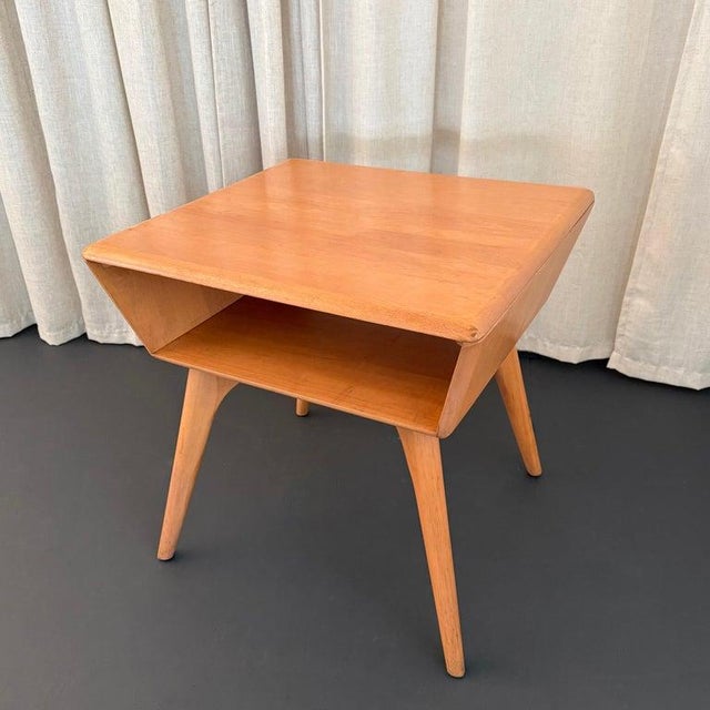 Heywood-Wakefield 1950s Heywood-Wakefield Aristocraft Champagne Maple Lamp Table For Sale - Image 4 of 11