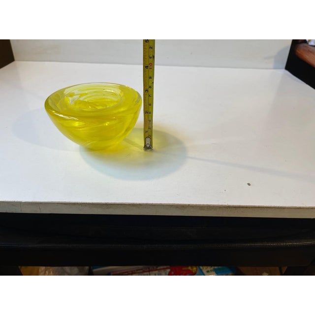 1980s Lemon Atoll Art Glass Bowl by Anna Ehrner for Kosta Boda, 1980s For Sale - Image 5 of 6