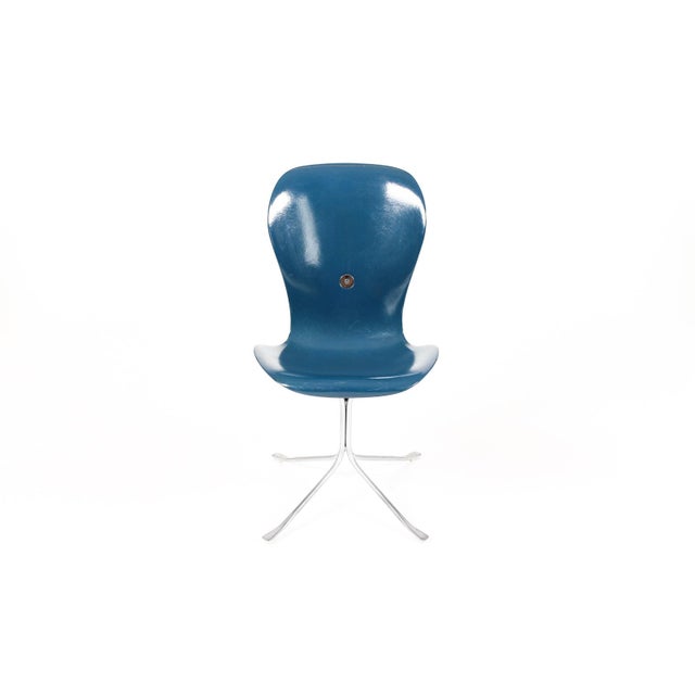 Gideon Kramer Mid Century Vintage Space Age Ion Chair — Gideon Kramer Attributed— Blue Fiberglass For Sale - Image 4 of 10