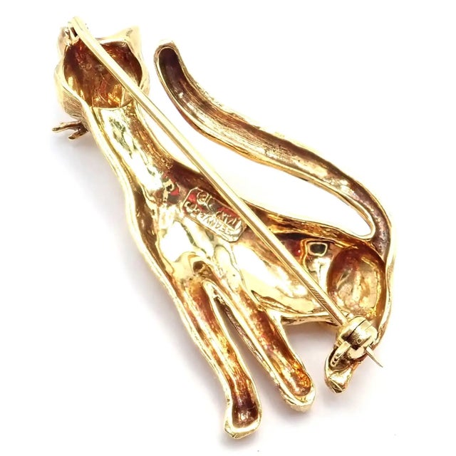 Tiffany and Co. Mid 20th Century Tiffany & Co. Yellow Gold Emerald Cat Pin Brooch For Sale - Image 4 of 11