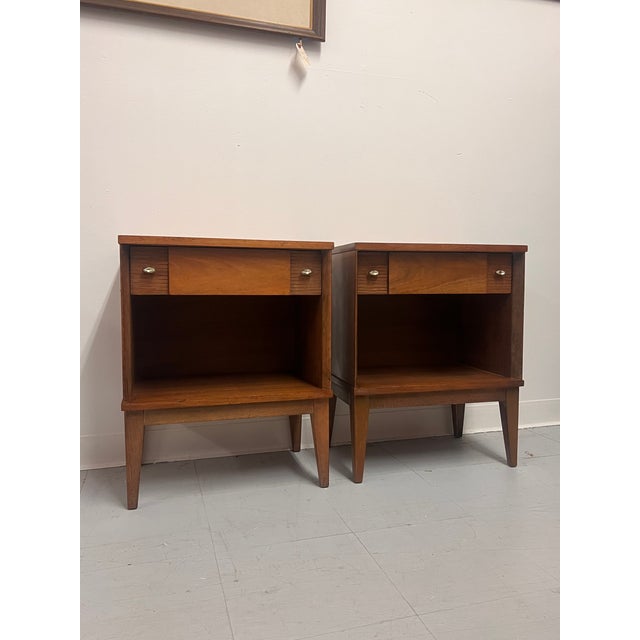 Mid-Century Modern 1970s Vintage Mid Century Modern Walnut Bedside Table Set With Dovetailed Drawers and Original Hardware For Sale - Image 3 of 9