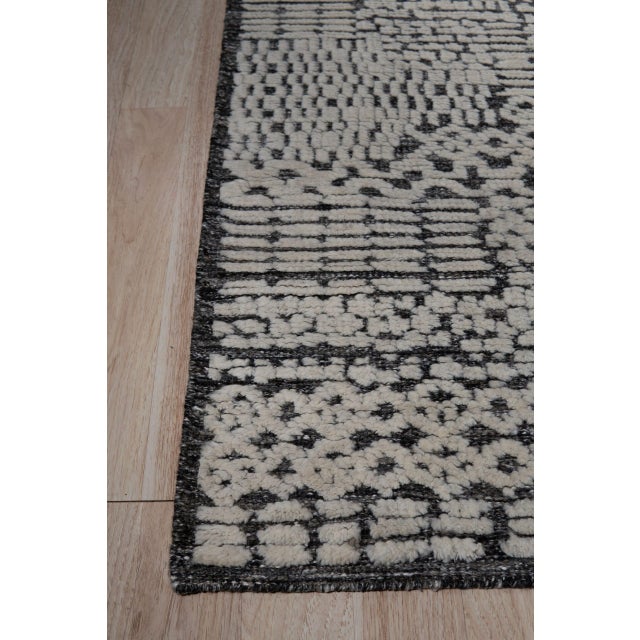 Ivory Gray Abstract Modern Hand-Knotted Wool Rug 8x10 For Sale - Image 4 of 8