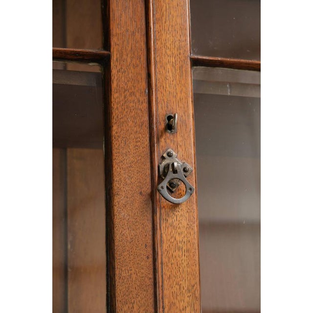 Antique English Oak Bookcase with Upright and Original Glass, 1700s For Sale - Image 10 of 17