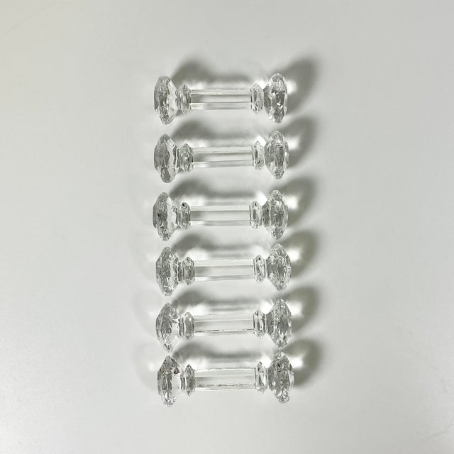 The English formal dining experience is exquisite and this set of six crystal knife rests will add that sophisticated...