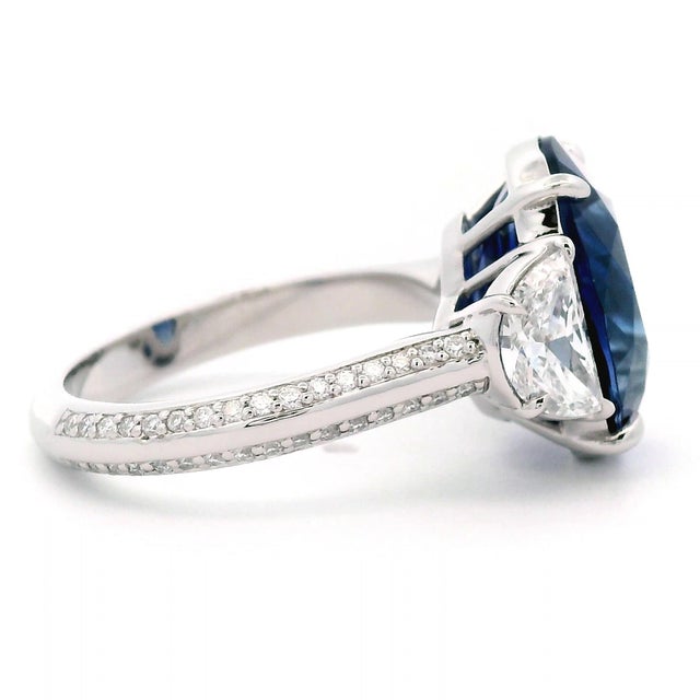 Early 21st Century Alexander Beverly Hills Gia 7.33ct Oval Sapphire & Diamond 3-Stone Ring Platinum, Size 6 For Sale - Image 5 of 6