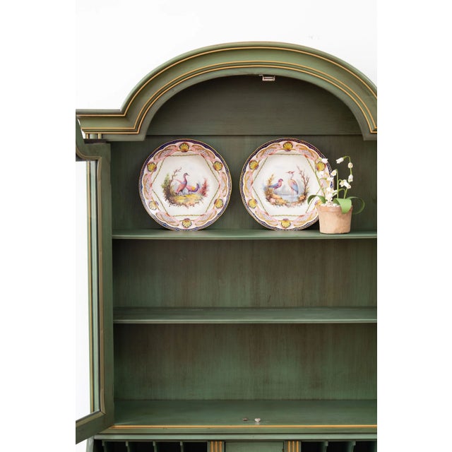 White Pair of 18th Century French Sèvres Hand Painted Bowls For Sale - Image 8 of 13