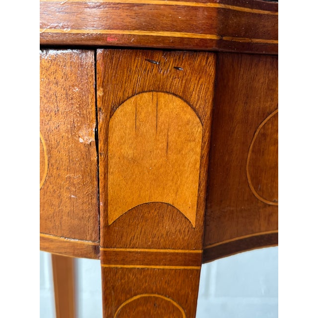 Vintage Hepplewhite-Style Inlaid Mahogany Flip Top Game Card Table For Sale - Image 4 of 10