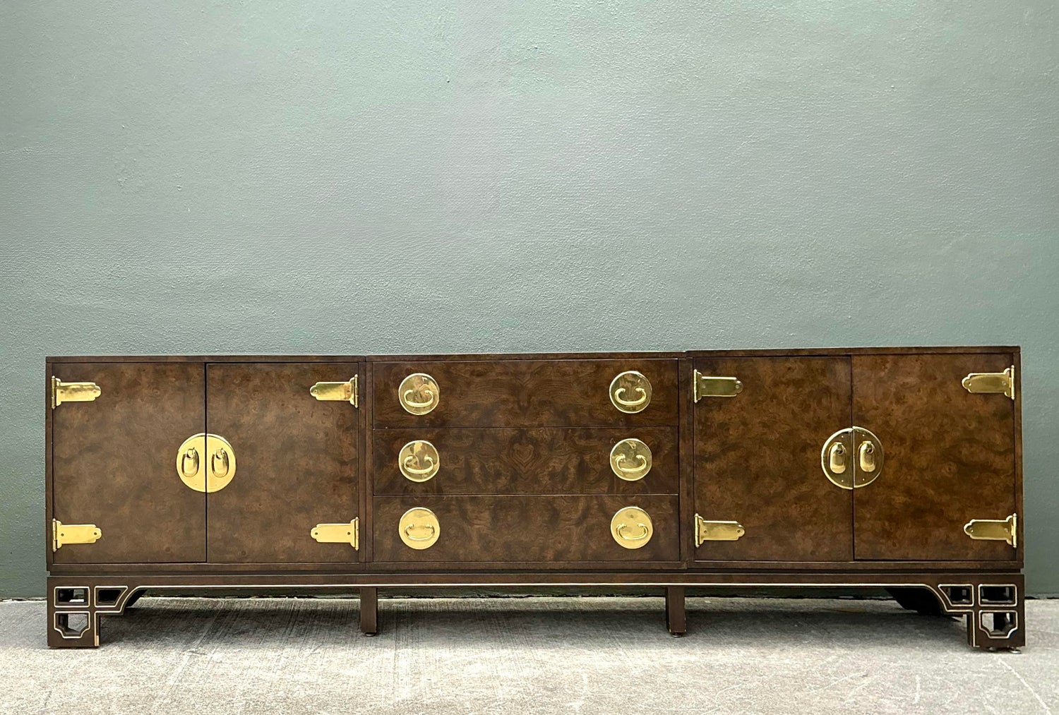 Vintage William Doezema for Mastercraft Burl Wood Medallion Credenza - Top view