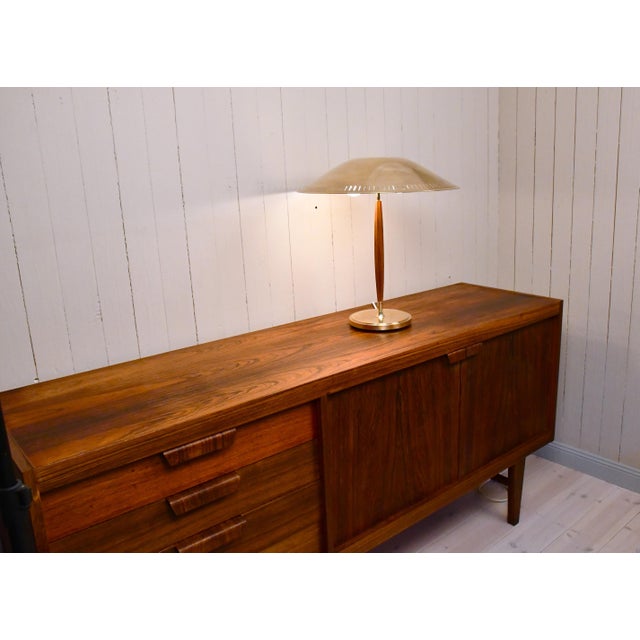 Large swedish modern brass and beech table lamp model no. 15277 by harald notini for böhlmarks lampfabrik ab, 1940´s. very...