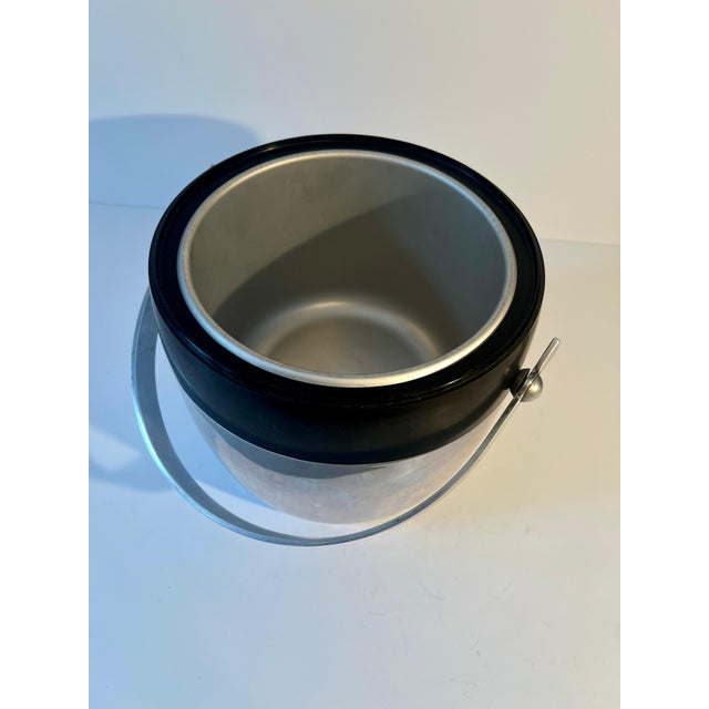 Mid Century Modern Aluminum and Resin Lined Ice Bucket with Handle For Sale In Los Angeles - Image 6 of 7