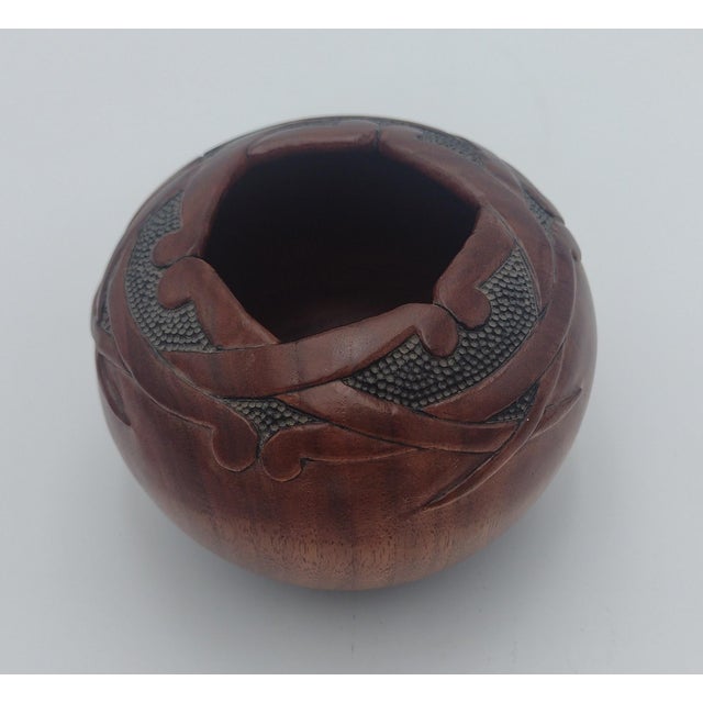 Mid-Century Modern Signed Hand-Carved Walnut Vessel by R. Watts – Southwestern Studio Craft, 1960 For Sale - Image 3 of 9