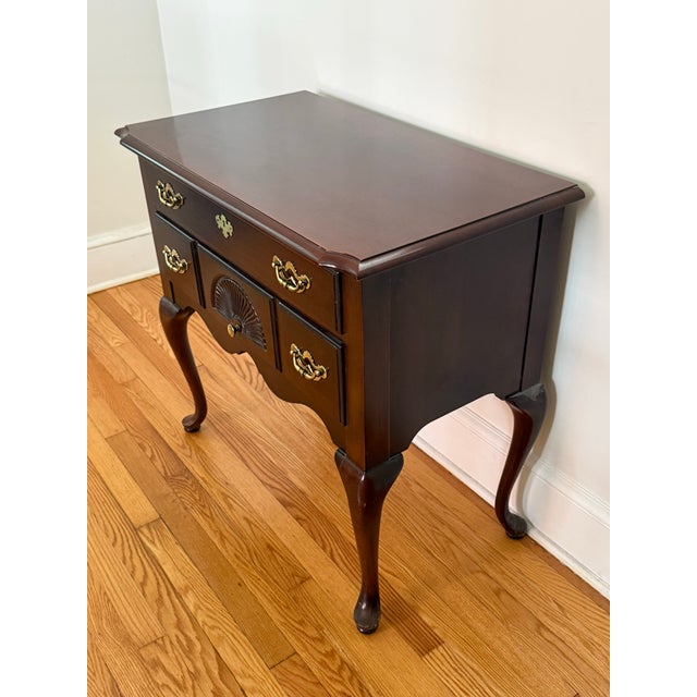 American Late 20th Century Thomasville Traditional Cherry Queen Anne Style Lowboy For Sale - Image 3 of 10