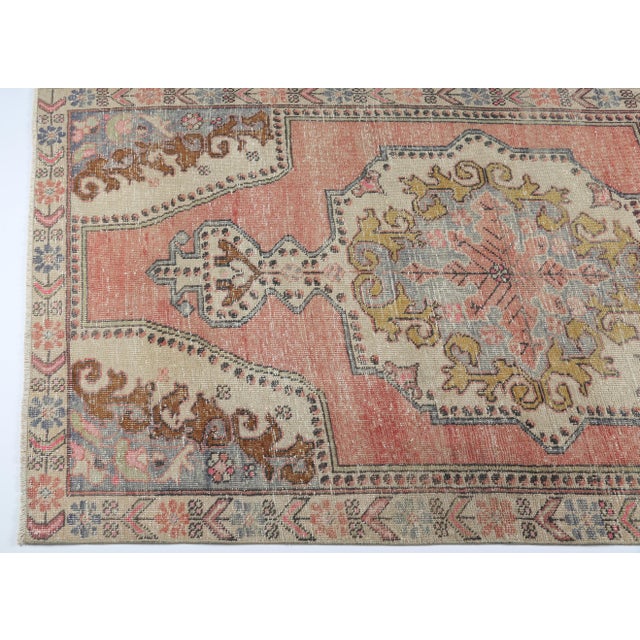 Mid-Century Modern Mid 20th Century Hand-Knotted Oushak Rug From Turkey in Muted Rose & Blue - 4' 2'' X 6' 11'' For Sale - Image 3 of 11